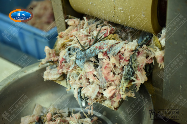 被分離出來的魚刺和魚皮